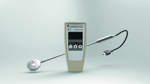 Figura 4. Detector tipo RCH-1xx con conexión rígida entre el RADIN y el mango, mostrado con el dispositivo de medición opcional X1-1. Figura 4. Detector tipo RCH-1xx con conexión rígida entre el RADIN y el mango, mostrado con el dispositivo de medición opcional X1-1.
